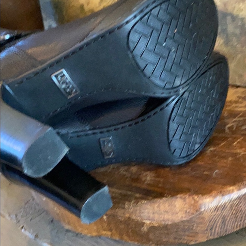 UGG - Picture 5 of 5